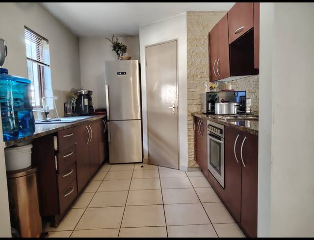 2 BEDROOM TOWNHOUSE FOR SALE IN VORNA VALLEY